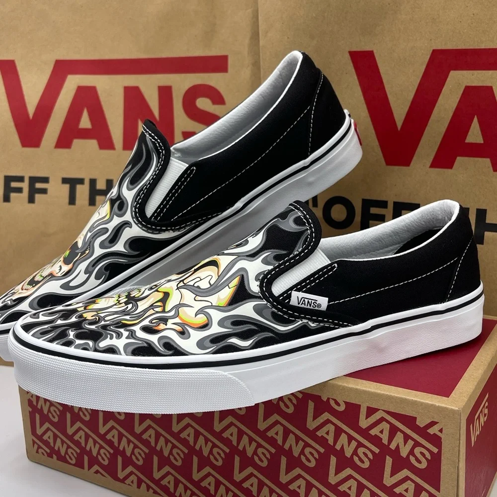 Vans WMNS Black Skull Design Bold Classic Slip-On
Flame Skull Black/True White - Picture 14 of 16